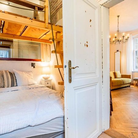 Historical Wine Apartment Bratislava Bagian luar foto