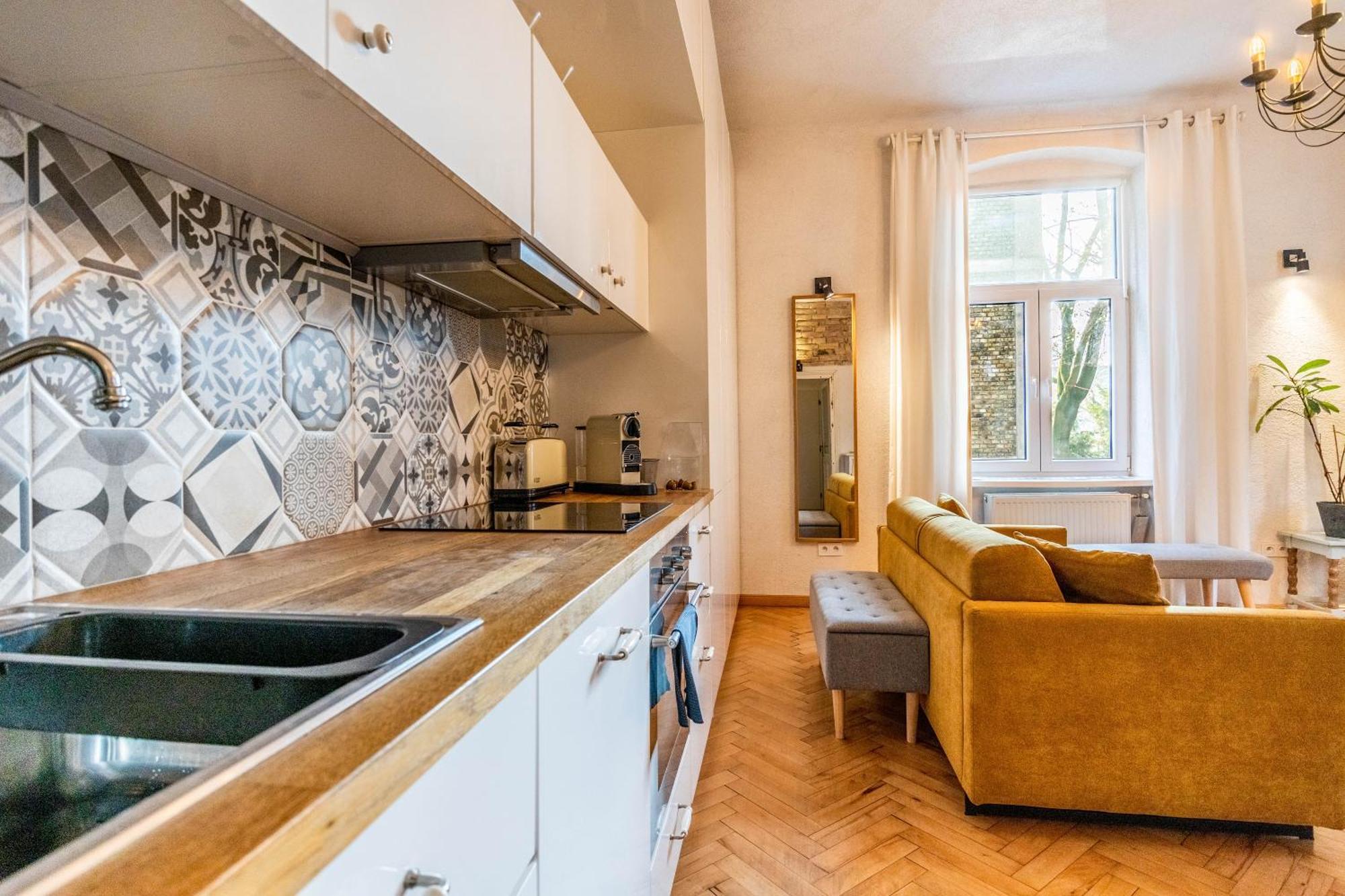 Historical Wine Apartment Bratislava Bagian luar foto