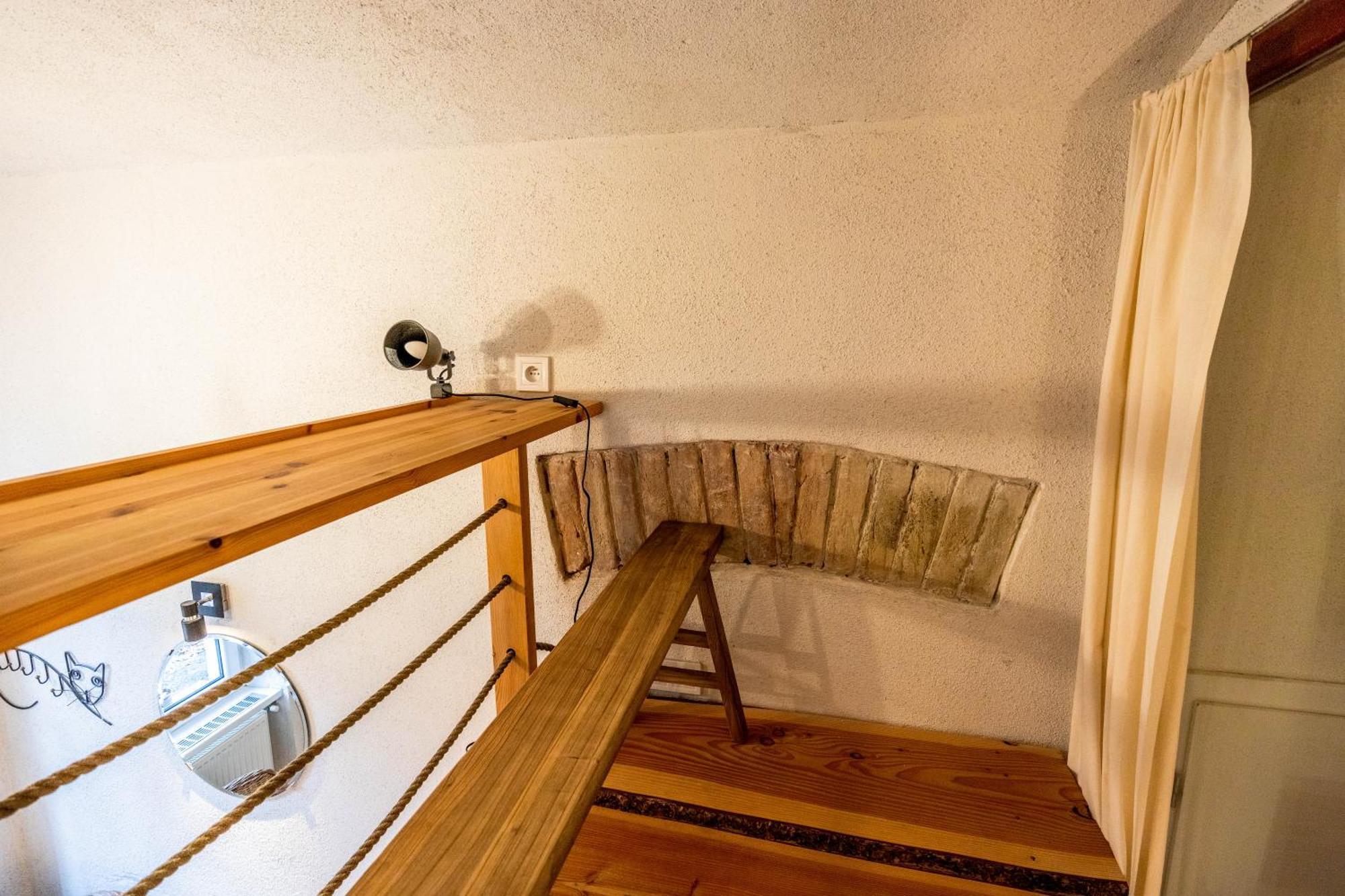 Historical Wine Apartment Bratislava Bagian luar foto