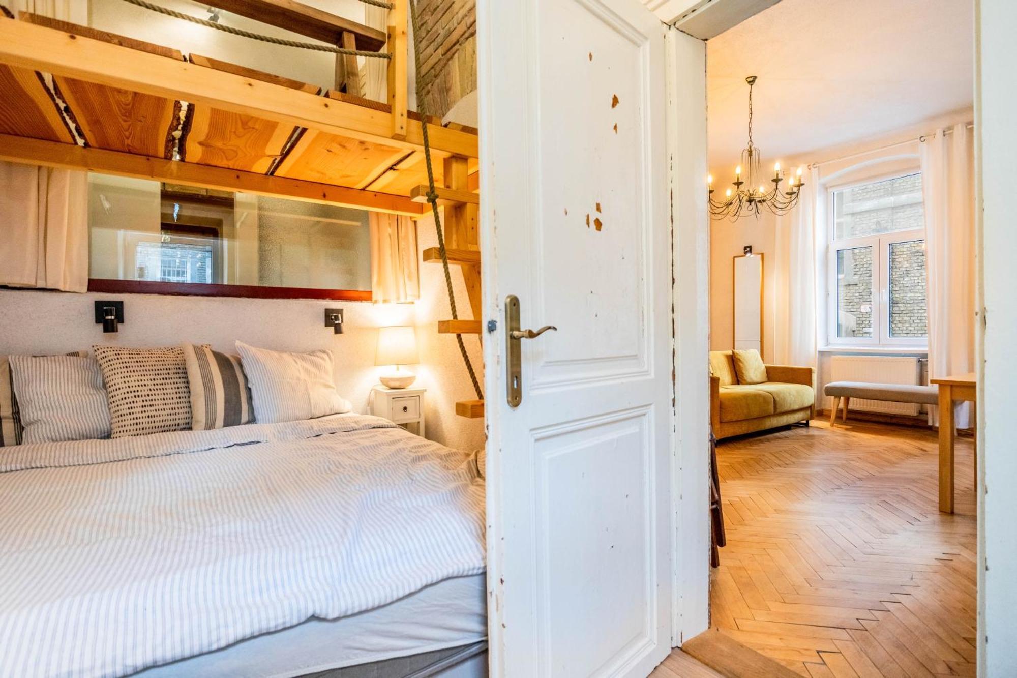 Historical Wine Apartment Bratislava Bagian luar foto