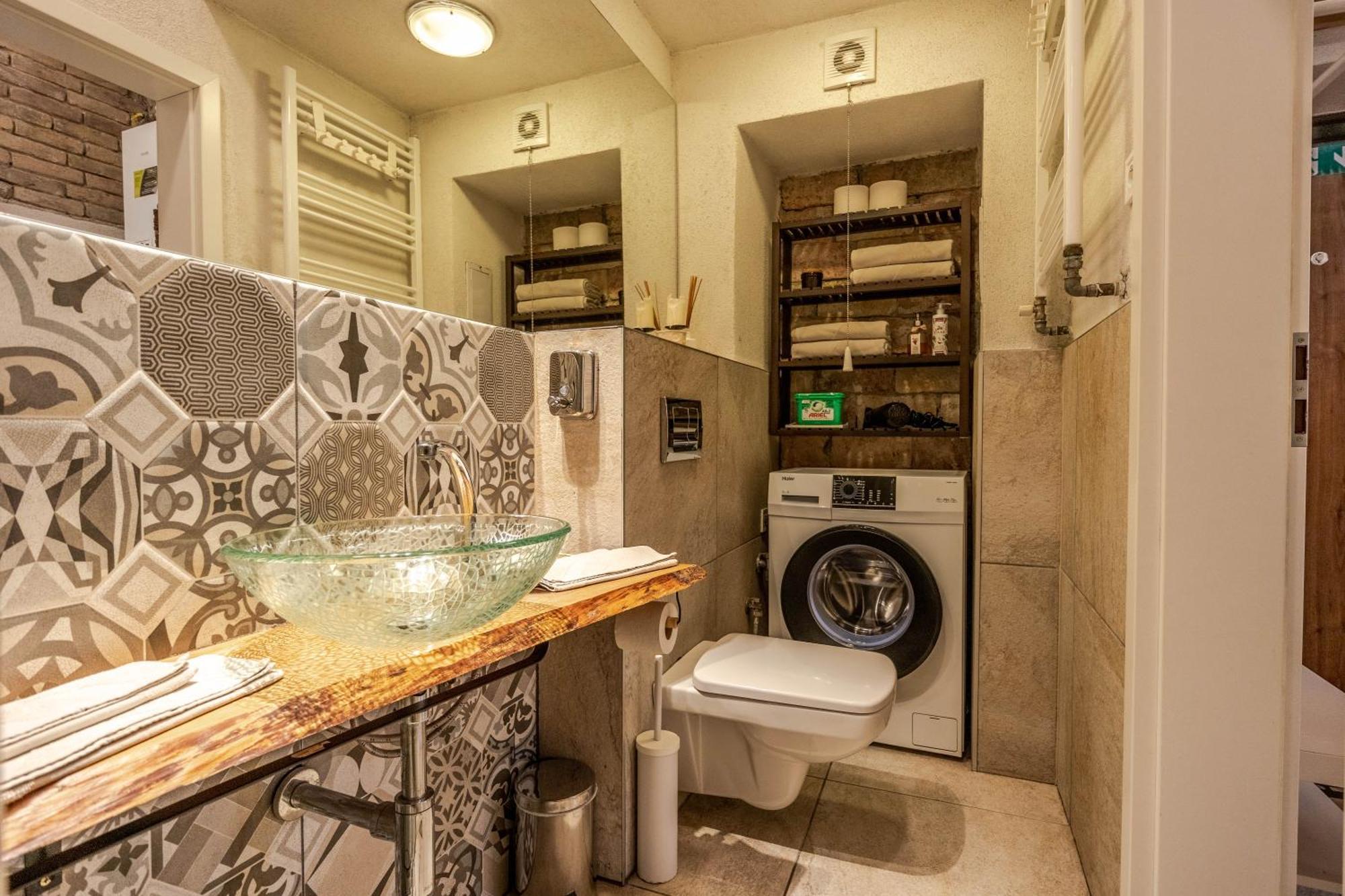 Historical Wine Apartment Bratislava Bagian luar foto