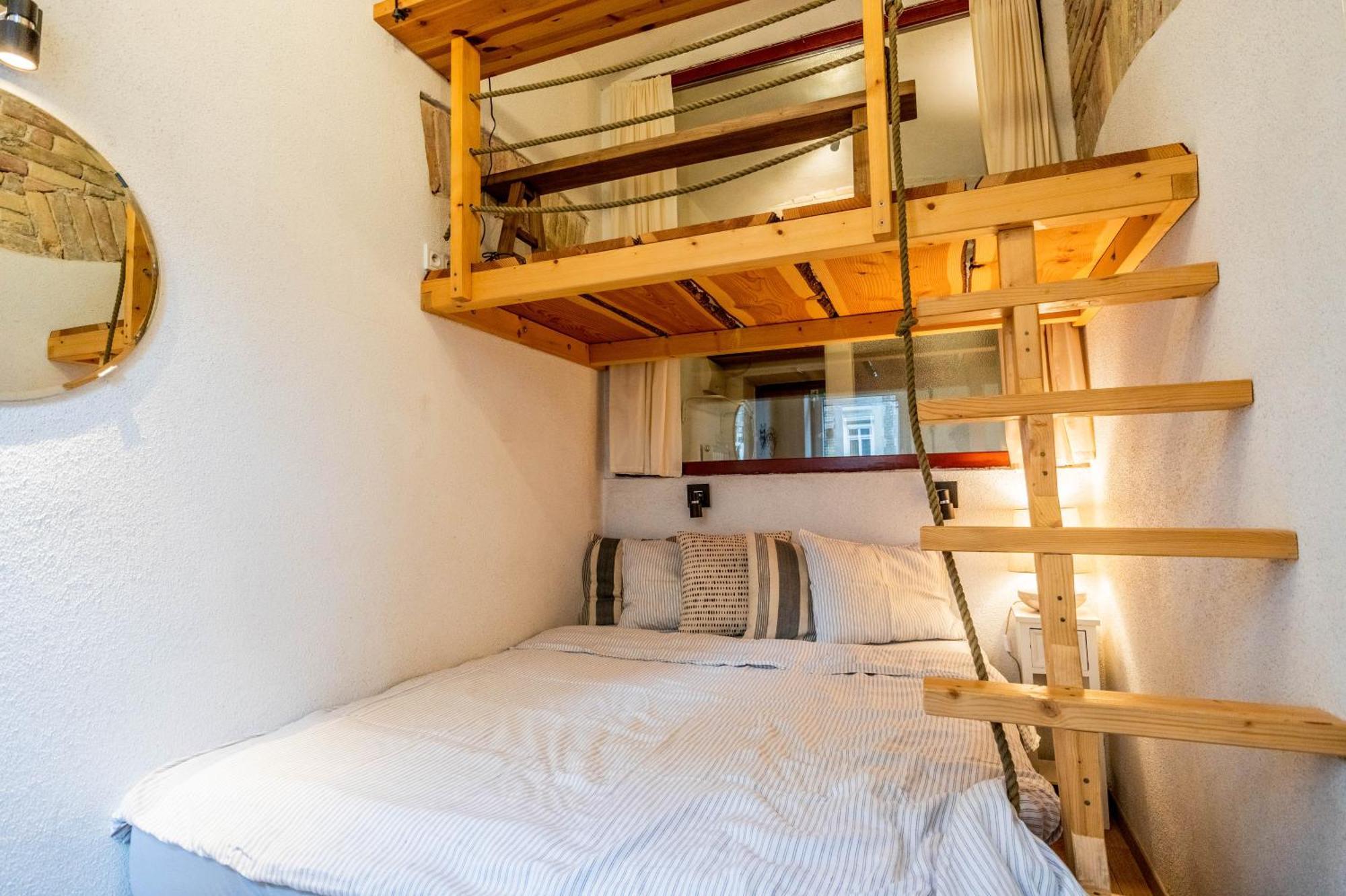 Historical Wine Apartment Bratislava Bagian luar foto